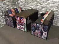 Табличная таблица с шаблоном 4 с двумя трехподобными диванами