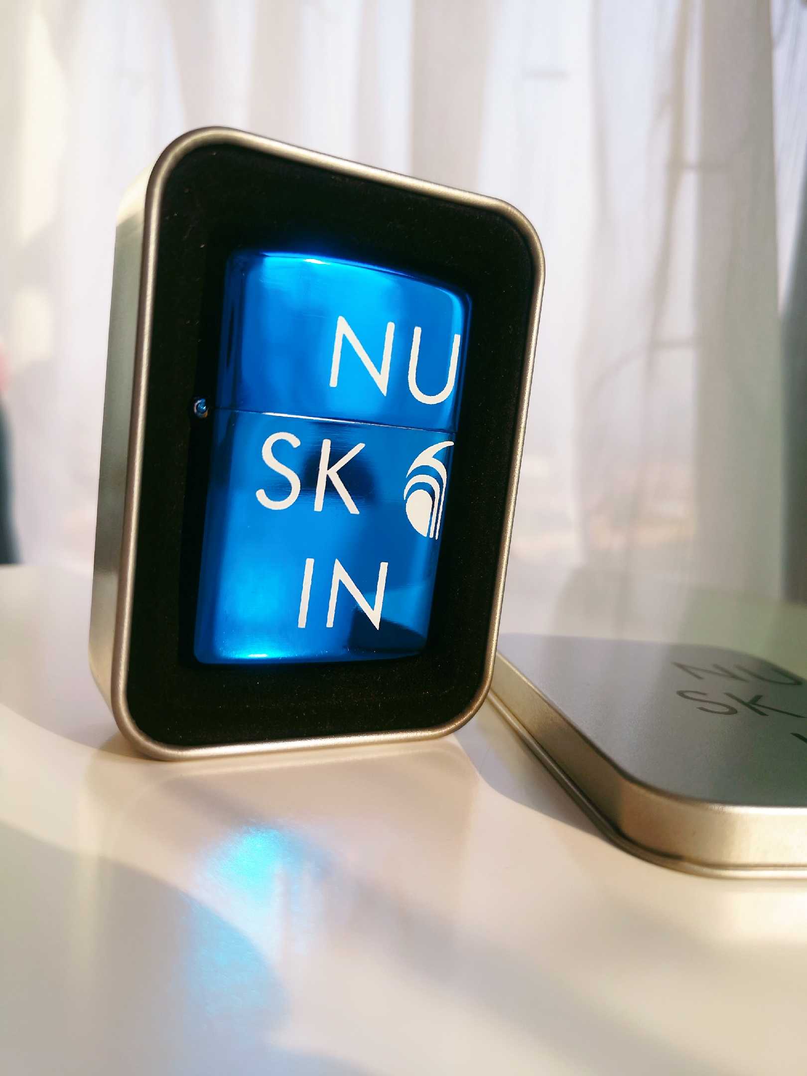 nuskin like the new perimeter NUSKIN windproof lighter Laser Colorful Baoshi Blue Color Print American Edition Flaw price