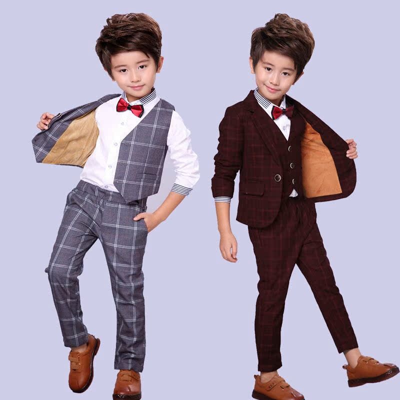 High-end childrens phù hợp với mùa thu / mùa đông mới của Hàn Quốc phiên bản của trẻ em hoa phù hợp với cậu bé kẻ sọc mỏng ăn mặc ba mảnh bộ.