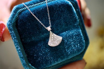 Gu Jia Tongtong Little Skirt Fan Sector Full Drill 15 1 Diamonds 18K Platinum Adjustable Collarbone Necklace