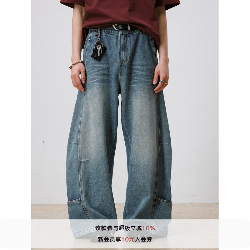 Lr Made 26Ss Four-Button Pocket at the Hem, Rivet Side Pleats, Washed and Distressed Scimitar Denim Pants Lr Made 26Ss Four-Button Pocket at the Hem, Rivet Side Pleats, Washed and Distressed Scimitar Denim Pants