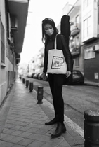 The canvas bag around the tomb band is just right.