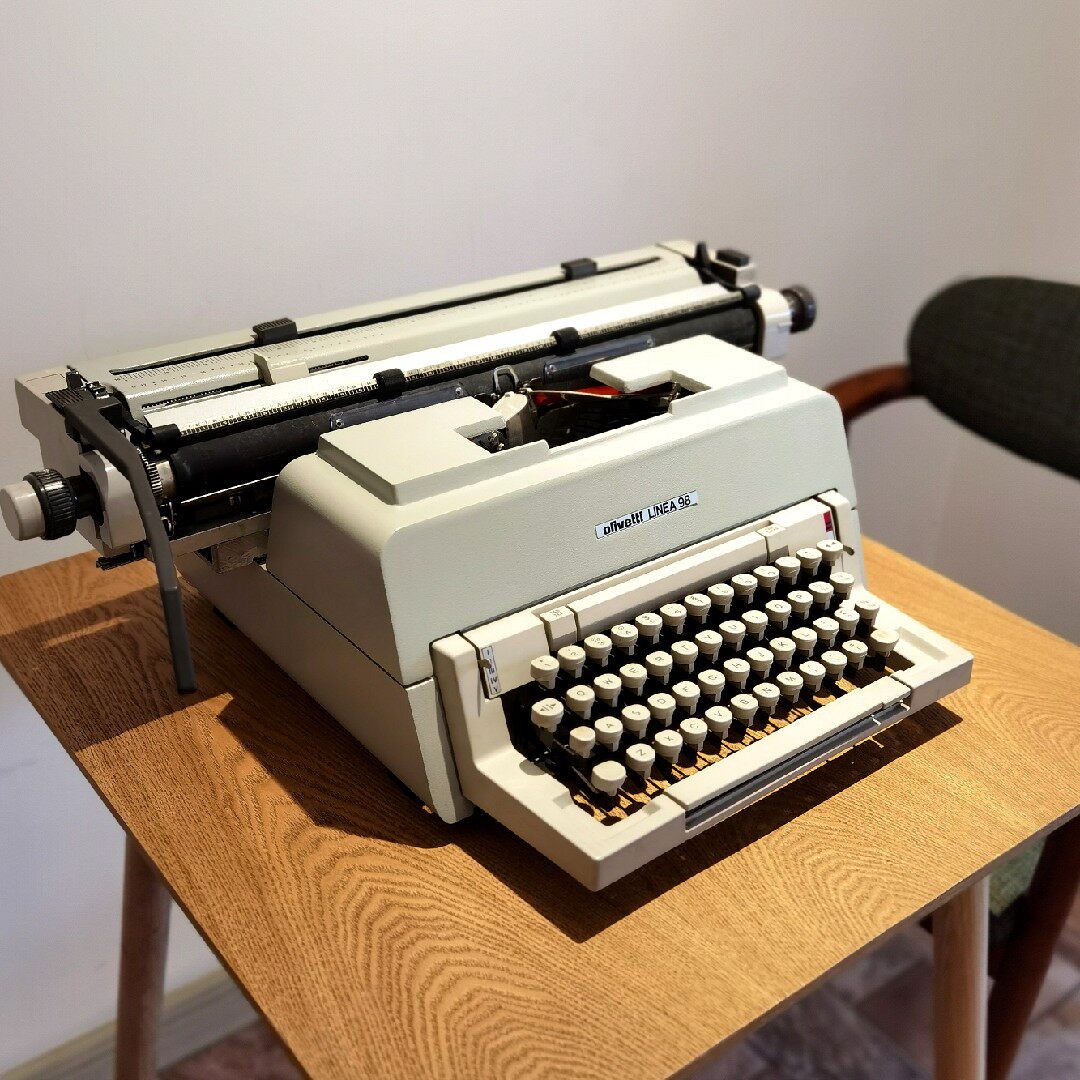Italian olivetti card LINEA98 mechanical English typewriter 70S Normal use of retro art gifts