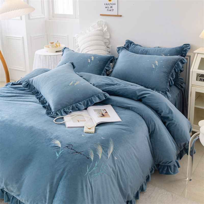 Heavy cow four-piece suite skirt in winter coral velvet anti-static in double-sided plus flannel bed