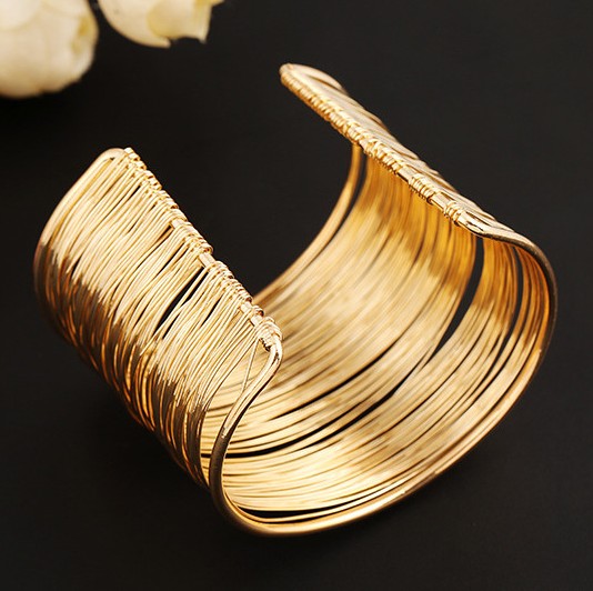 Châu Âu và Hoa Kỳ mới áo len retro vòng tay nữ Vòng đeo tay nữ Hàn Quốc nữ trang sức màu đỏ phổ biến phóng đại mở chuỗi trang sức vòng tay gỗ trầm hương