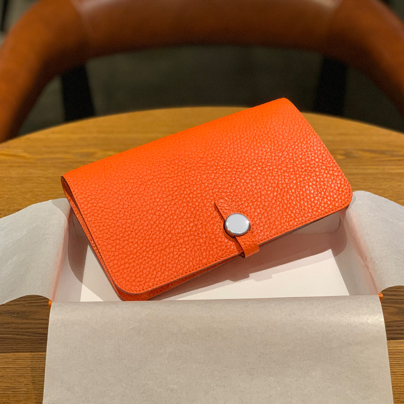 Zheng Xiuyeon stars the same big brand genuine leather wallet female long version ticket passport clip 2022 new hand grab bag money clip