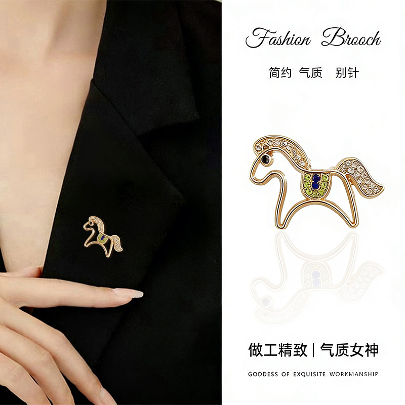 2026 Year of the Horse Exquisite Hollow-Out Colored Diamond Pony Brooch for Men and Women, Cute and Unique New Year Pin, Elegant Brooch Accessory