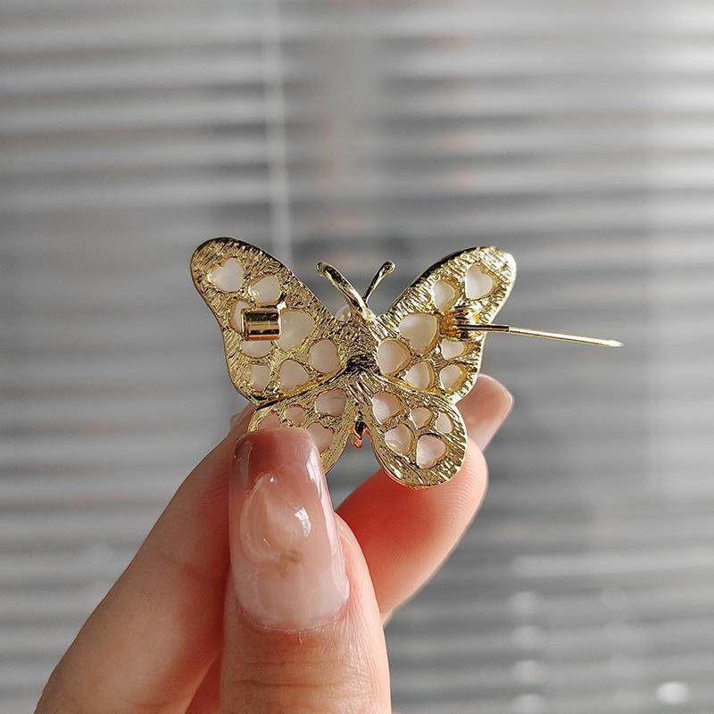 New Butterfly Brooch for Women, High-End Sweet Pearl Pin, Brooch for Women's Clothing, High-End Versatile Elegant Suit Accessory