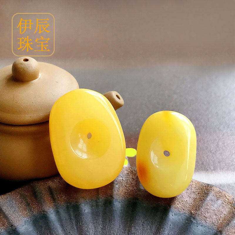 Baltic Original Mine Amber Honey Wax Pendant Playful Chicken Oil Yellow Tibetan Safe Button Pendant Pendant
