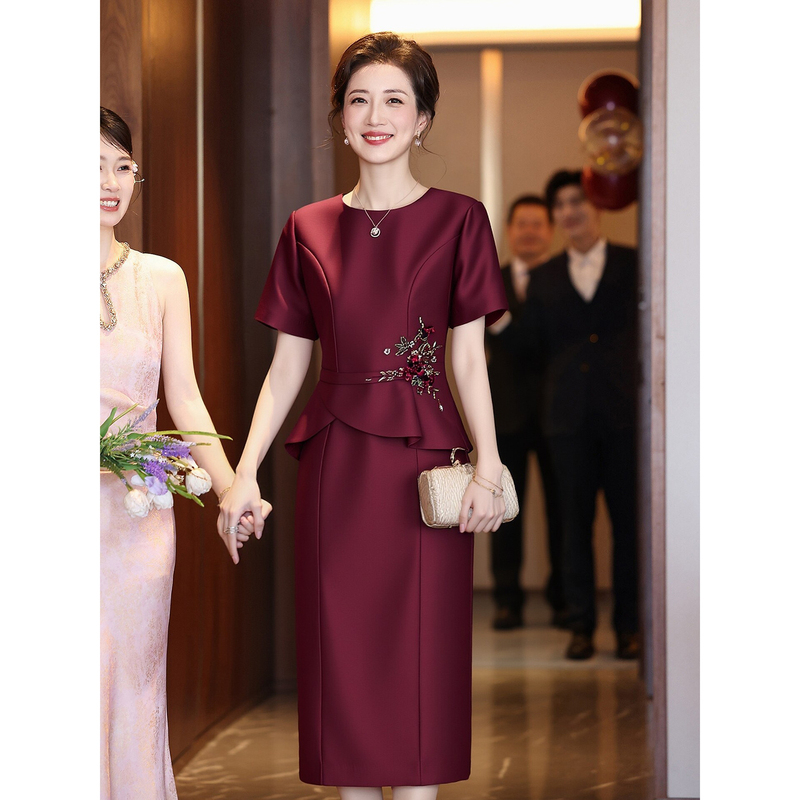 Elegant Young Mother-In-Law Wedding Banquet Dress, High-End Luxury 2024 Summer Style, Improved Qipao Dress for Weddings Elegant Young Mother-In-Law Wedding Banquet Dress, High-End Luxury 2024 Summer Style, Improved Qipao Dress for Weddings