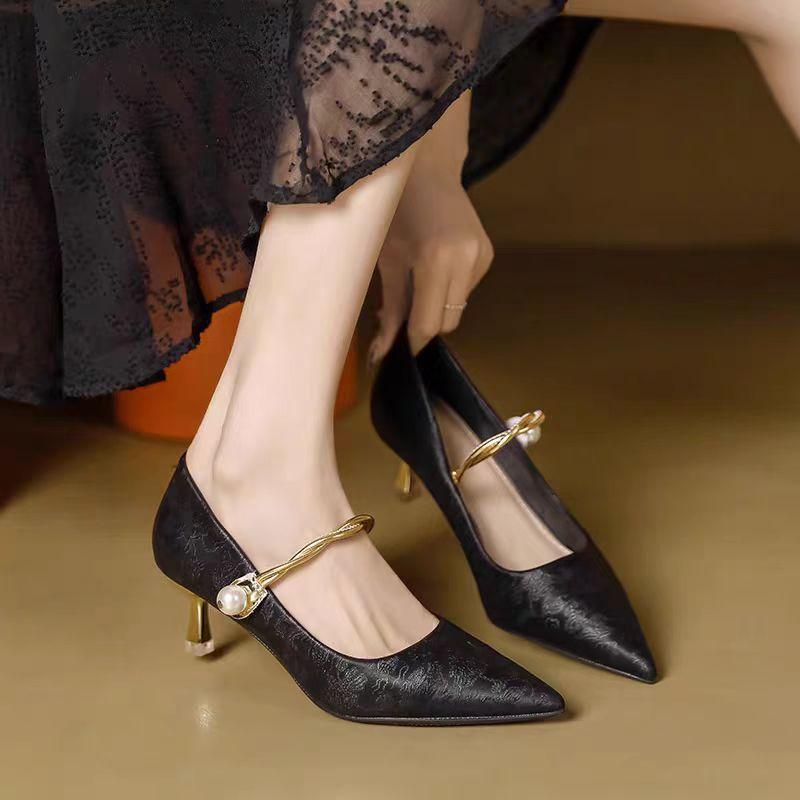 Black Chinese Style 5cm Pointed Toe Stiletto High Heels for Women, One-Strap, High-End Feel, Comfortable Mid-Heel Commuting Shoes