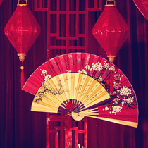  New Chinese style wedding shooting props Silk cloth fan Yellow folding fan Chinese style red paper fan decoration wedding decoration
