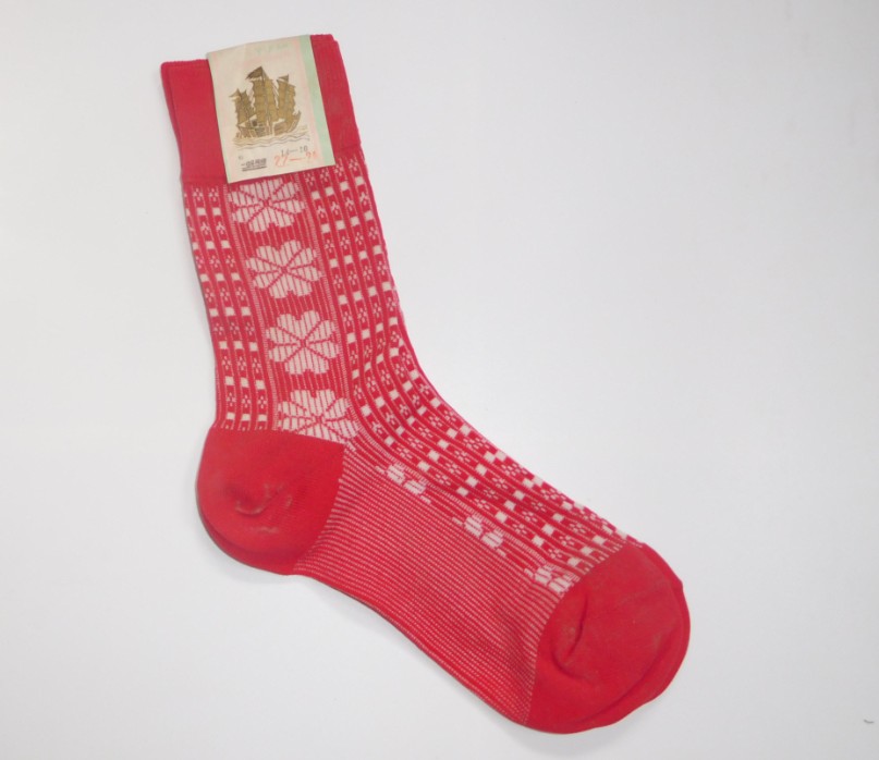 In the 1970s and 1980s, the state-owned Long Stock factory red nylon sock nostalgia collection of nostalgic retro