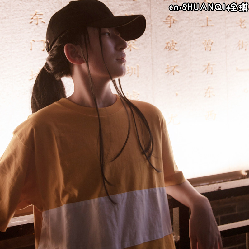 One person king the same clothes also cos the daily sweatpants with short sleeves shorts