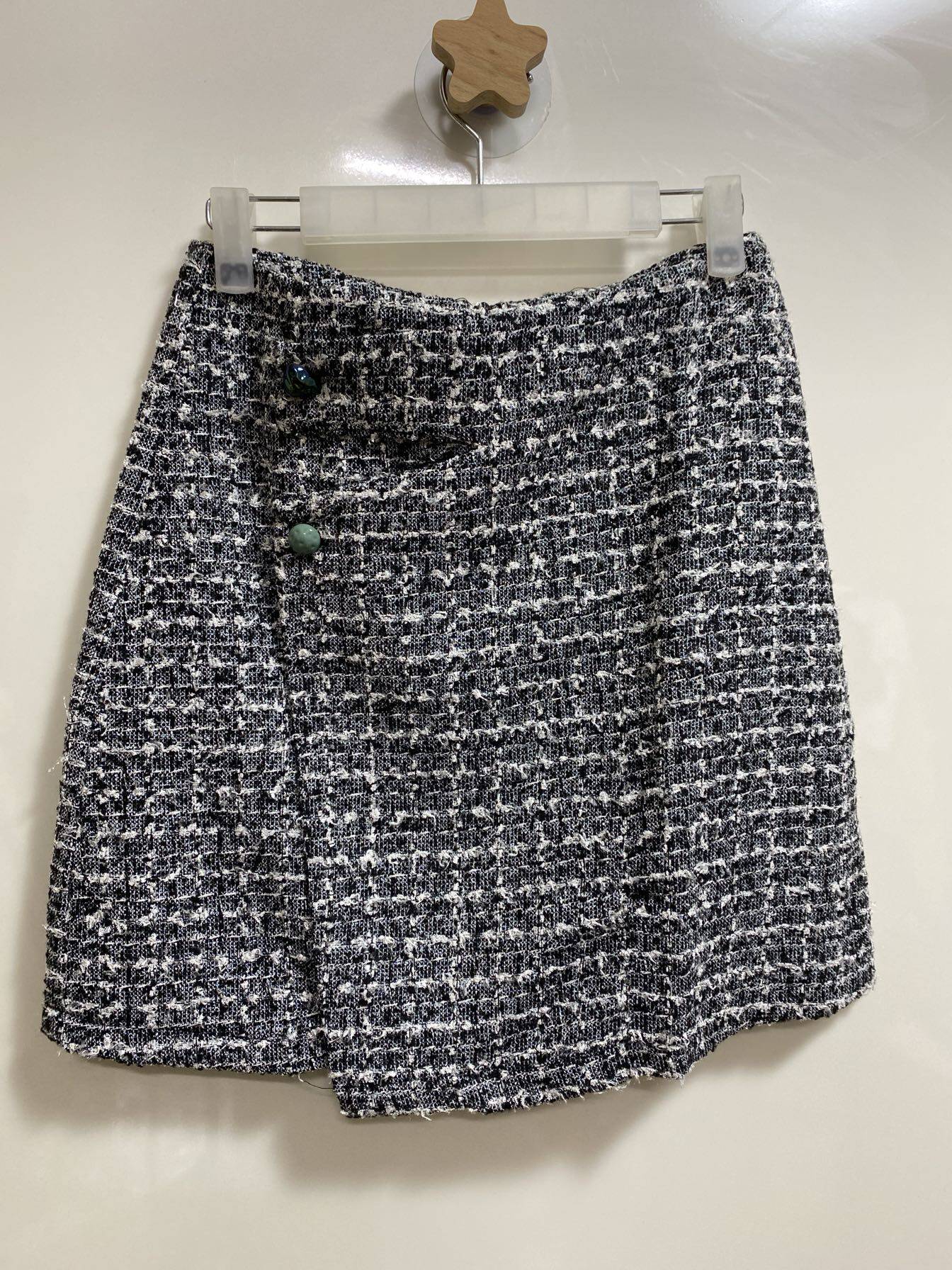 A little fragrant wind and a half skirt for a half-skirt.