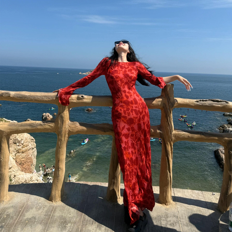 Miao Xiang ◇ Early Spring Touch of Red~ Diagonal Cut Slim-Fitting Long Dress, Bell-Sleeve Waist-Cinching Red Floral Dress
