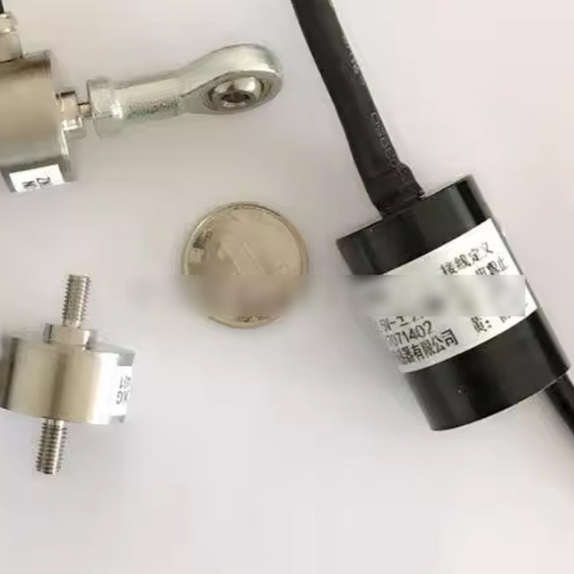 Micro transmitter signal amplifier load cell