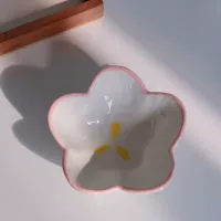 Розовое блюдо из лепестка