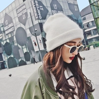Шерстяная трикотажная однотонная демисезонная утепленная зимняя шапка для отдыха