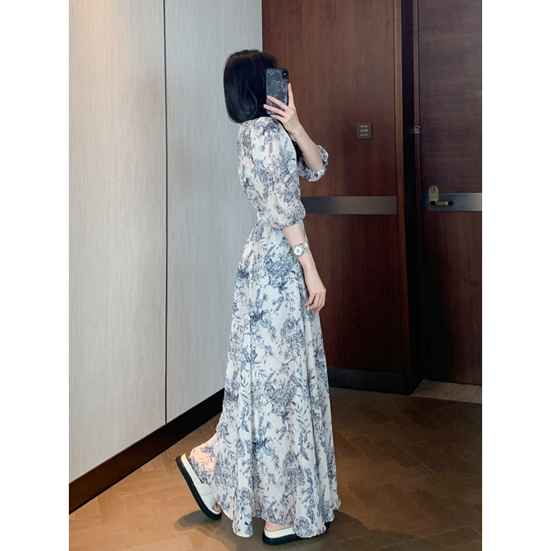 Yuyu 2026 New Romantic Korean Style Elegant Gray and Blue Floral Chiffon Dress Long Skirt for Women Mid-Length with Waist-Cinching Design Yuyu 2026 New Romantic Korean Style Elegant Gray and Blue Floral Chiffon Dress Long Skirt for Women Mid-Length with Waist-Cinching Design