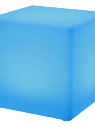 Светодиодный светодиодный кубик на открытом воздухе.