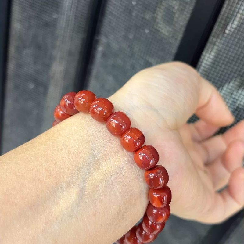 Natural Southern Red Agate with Flame Pattern, 8mm Old-Style Bracelet
