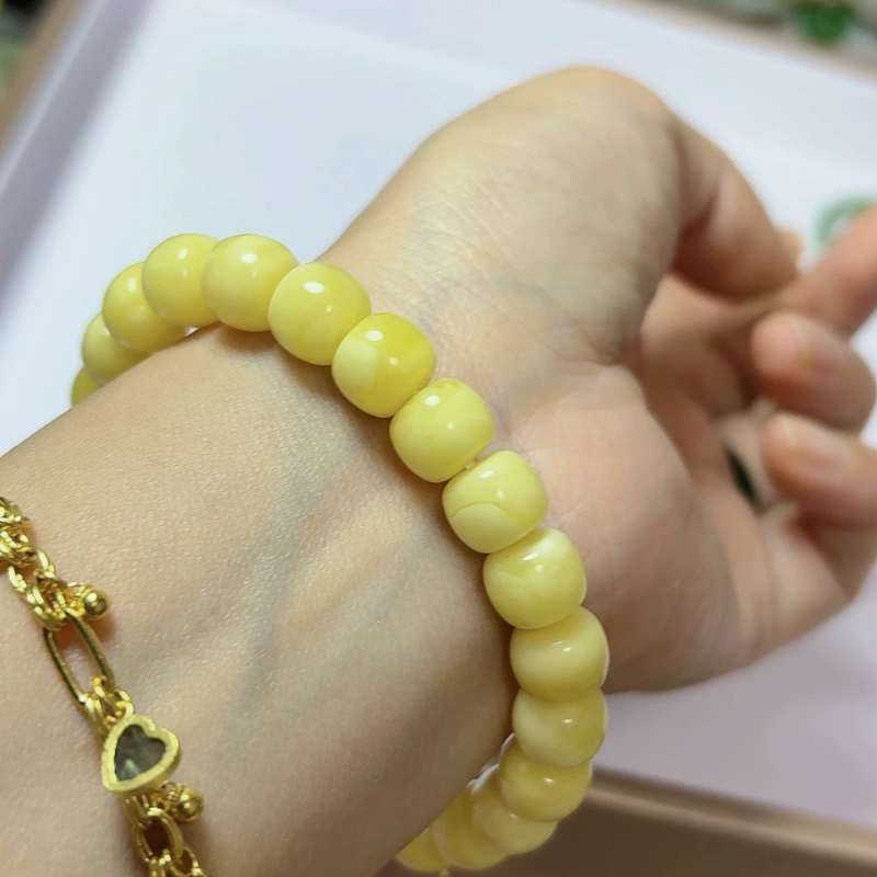 Natural Beeswax 8.8mm Premium Vintage-Style Bead Bracelet (No Certificate, Consignment Items Are Non-Returnable)