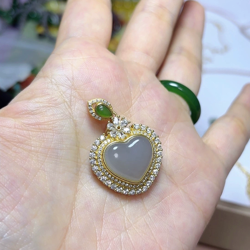 Silver-Inlaid Natural Hetian Jade Smoky Purple Heart-Shaped Pendant (with Certificate, Consignment Items Are Non-Returnable)