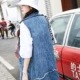 Mùa xuân và mùa thu 2021 mặc áo vest denim dài trên đầu gối của phụ nữ Áo khoác của phụ nữ Âu Mỹ là xu hướng áo ghi lê in cá nhân và mỏng - Áo vest