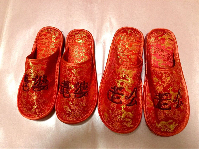 Wedding supplies Wedding giftWedding room decoration scene arranged couples embroidered husband's slippers on shoes