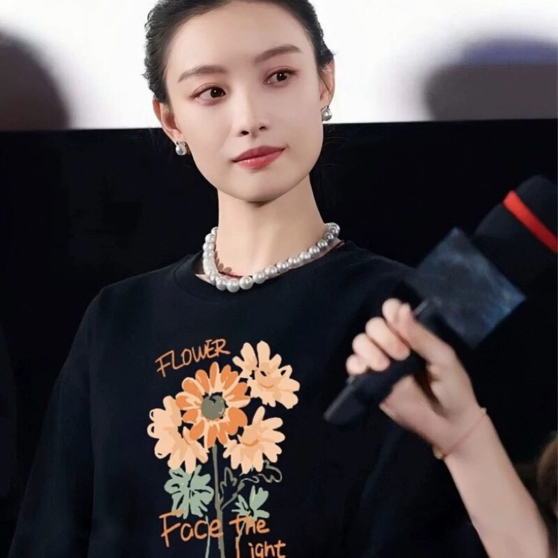 Japanese Trendy Brand Ni Ni's Same Style Black Pure Cotton Short-Sleeved T-Shirt for Women, Summer Korean Version Floral Half-Sleeve Design Top Japanese Trendy Brand Ni Ni's Same Style Black Pure Cotton Short-Sleeved T-Shirt for Women, Summer Korean Version Floral Half-Sleeve Design Top