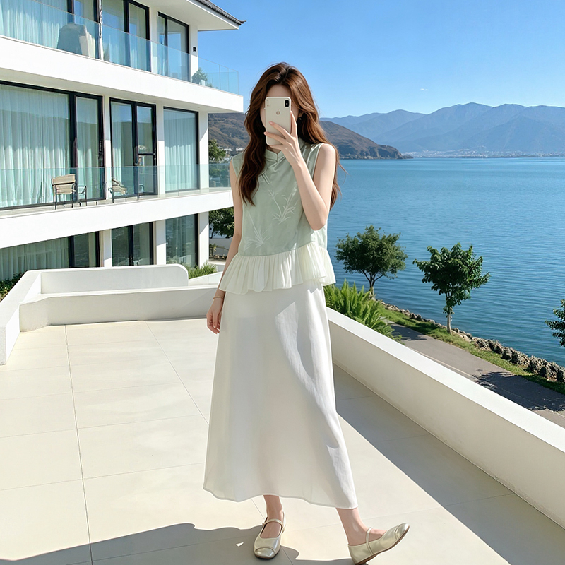 This Year's Trendy Hot-Selling Items Are Unique, Beautiful, and Stunningly Attractive, with a New Chinese Style Featuring Sleeveless Vests and Strap Dresses in a Two-Piece Set
