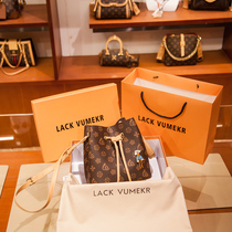 Hong Kong LACKVUMEKR REAL LEATHER ADVANCED FEELING OLD FLOWER BUCKET BAG BAG 2021 NEW WAVE SMALL CROWDSOURCED SATCHEL SATCHEL