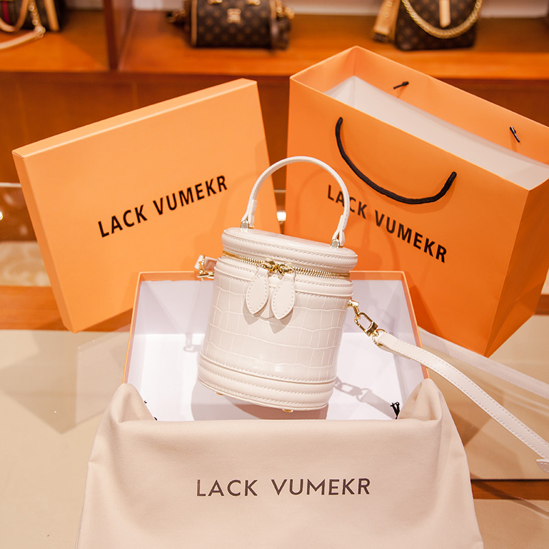 Hong Kong LACKVUMEKR Advanced Texture Genuine Leather Handbag Bag for women 2021 New wave Tide Satchel Satchel