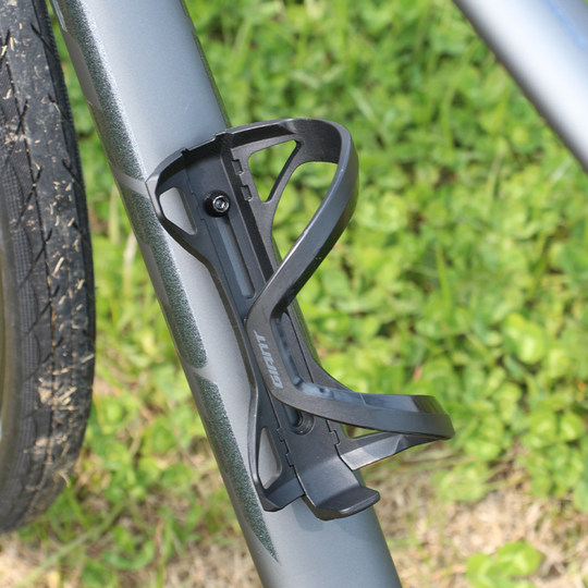 Giant mountain bike side opening water cup holder