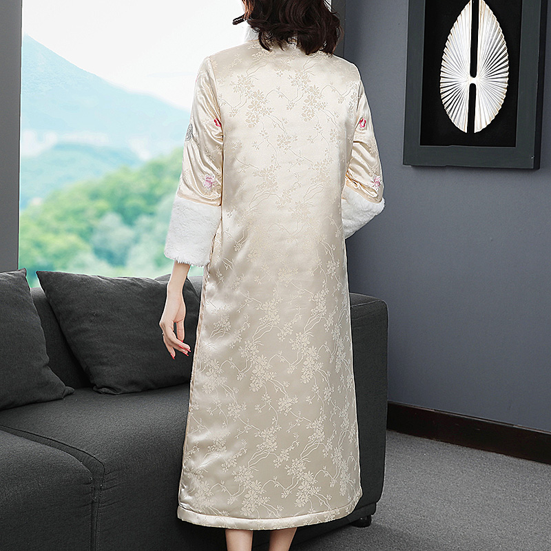 Retro long down jacket, warm cheongsam, city style Retro long down jacket, warm cheongsam, city style