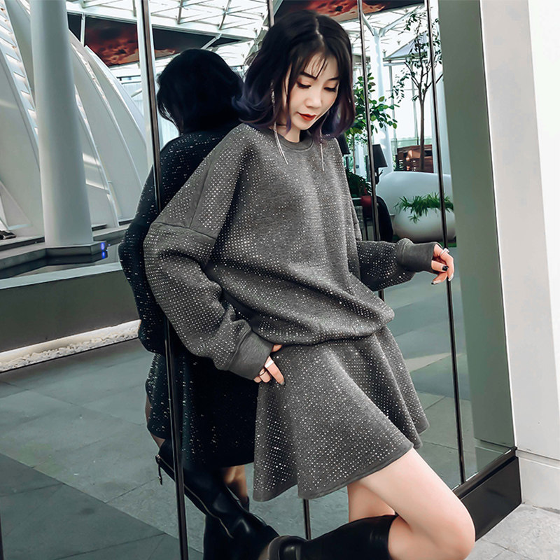 Two - piece suit with a dress - up 2023 new loose fashion slim European station heavy winter dress female spring suit