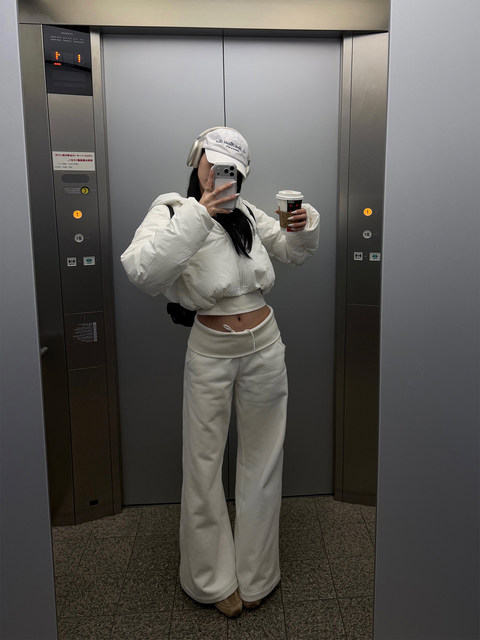 Rovente Beautiful Legs Record White Flared Sweatpants for Women, Autumn and Winter Thickened High-Waisted Loose Ribbed Casual Long Pants