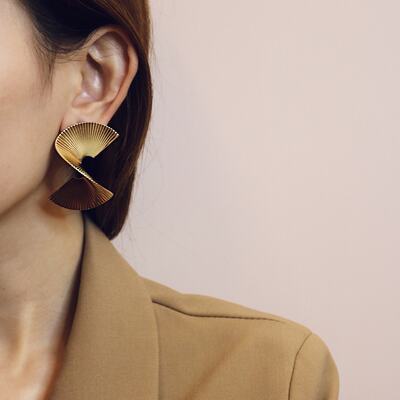 NOTTU's new collection of other Japanese and Korean design style golden stud earrings with an exaggerated three-dimensional spiral effect for women