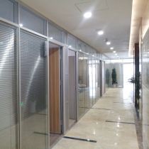 Guangdong glass partition wall Office high partition aluminum alloy shutters Finished double tempered glass screen