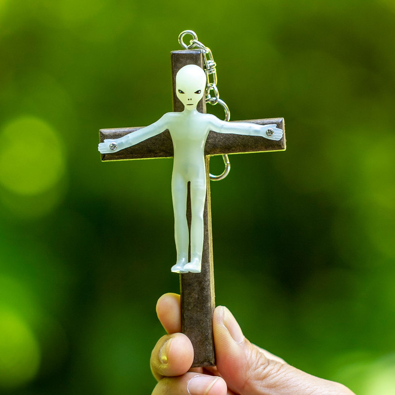 Qingxiu Cultural and Creative Original Personalized Cross Alien Bag Pendant Funny and Playful Luminous Keychain Pendant