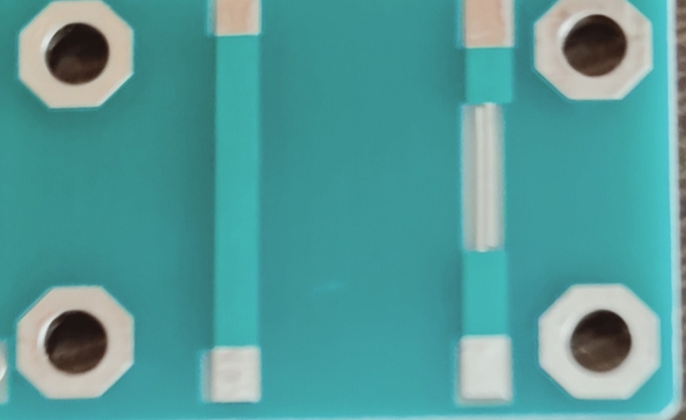 Standard microtape transmission line microtape radiation plate