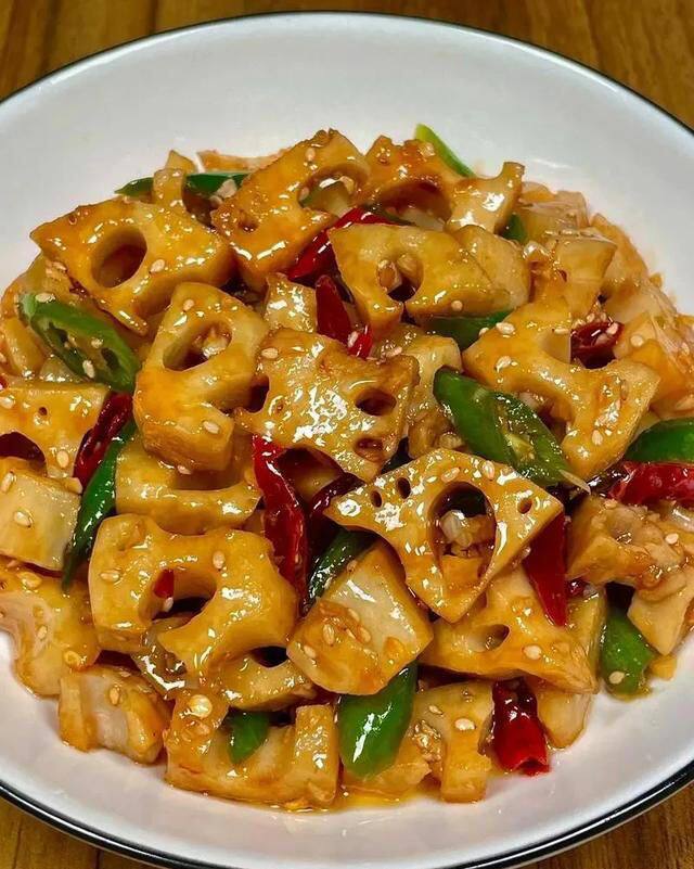 酸 辣 藕 丁