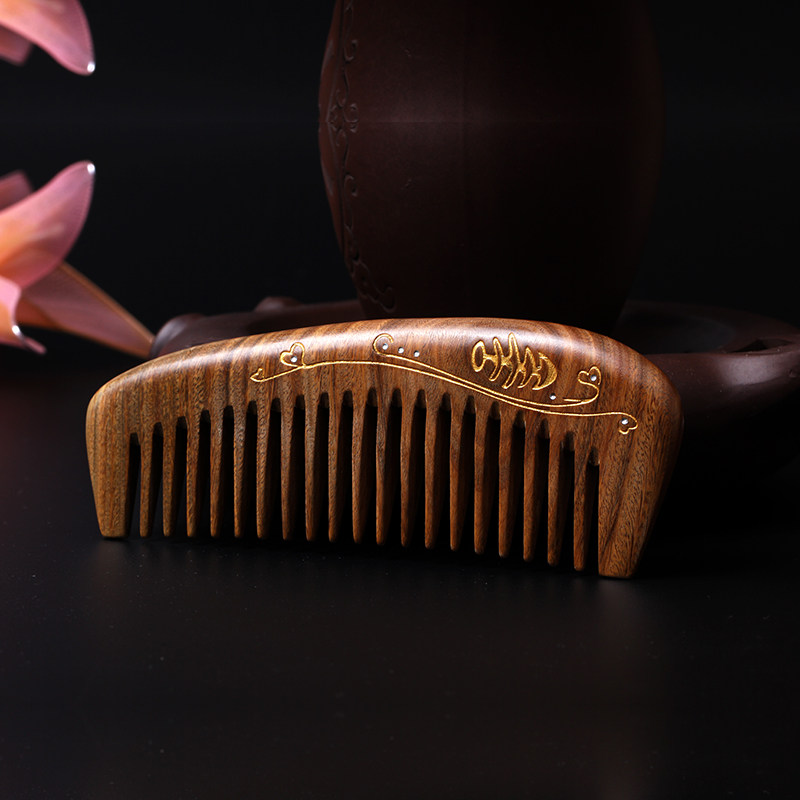 Authentic green sandalwood comb sandalwood anti-static anti-hair loss wood comb for children to send girlfriends engraved byte gift gift