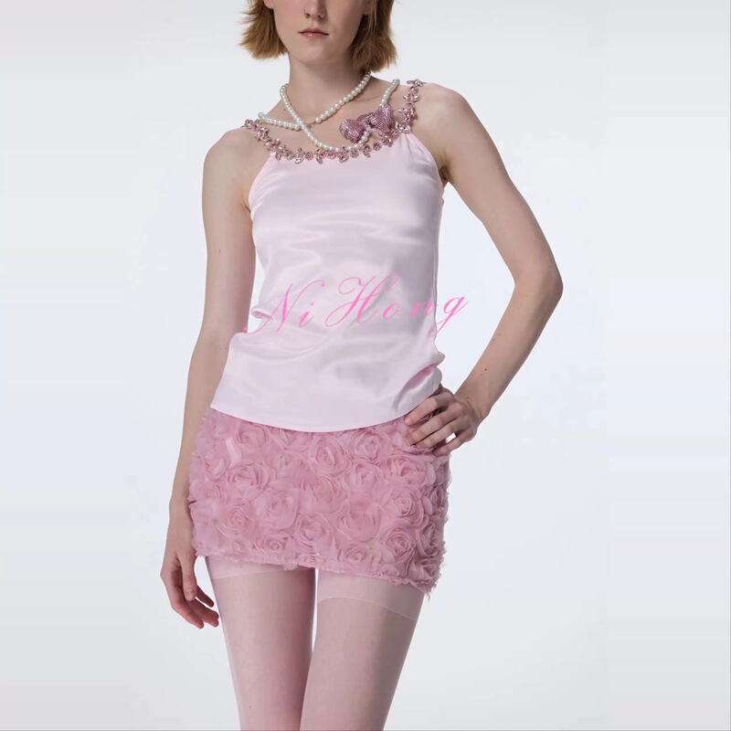 Nihong2023Ss Pink Girly Heart with Pink Gemstone Embellishments on the Straps Maintains a Youthful and Loved Look Nihong2023Ss Pink Girly Heart with Pink Gemstone Embellishments on the Straps Maintains a Youthful and Loved Look