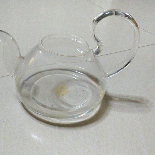 The glass pot body does not deserve a cover.