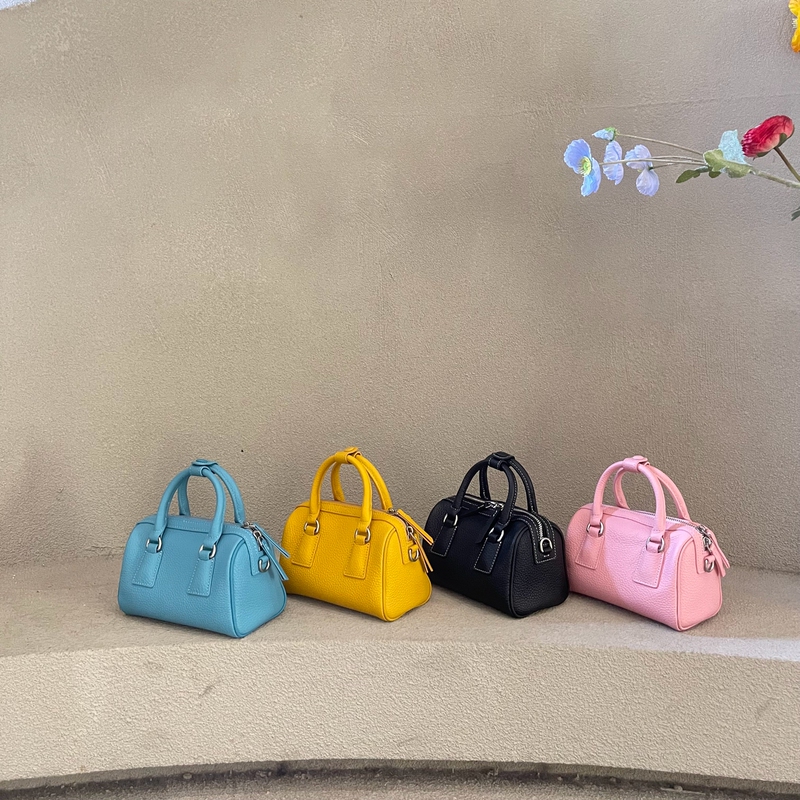 2026 New Korean Style Colorful High-End Leather Handbag Boston Bag Commuter Large-Capacity Crossbody Bag for Women