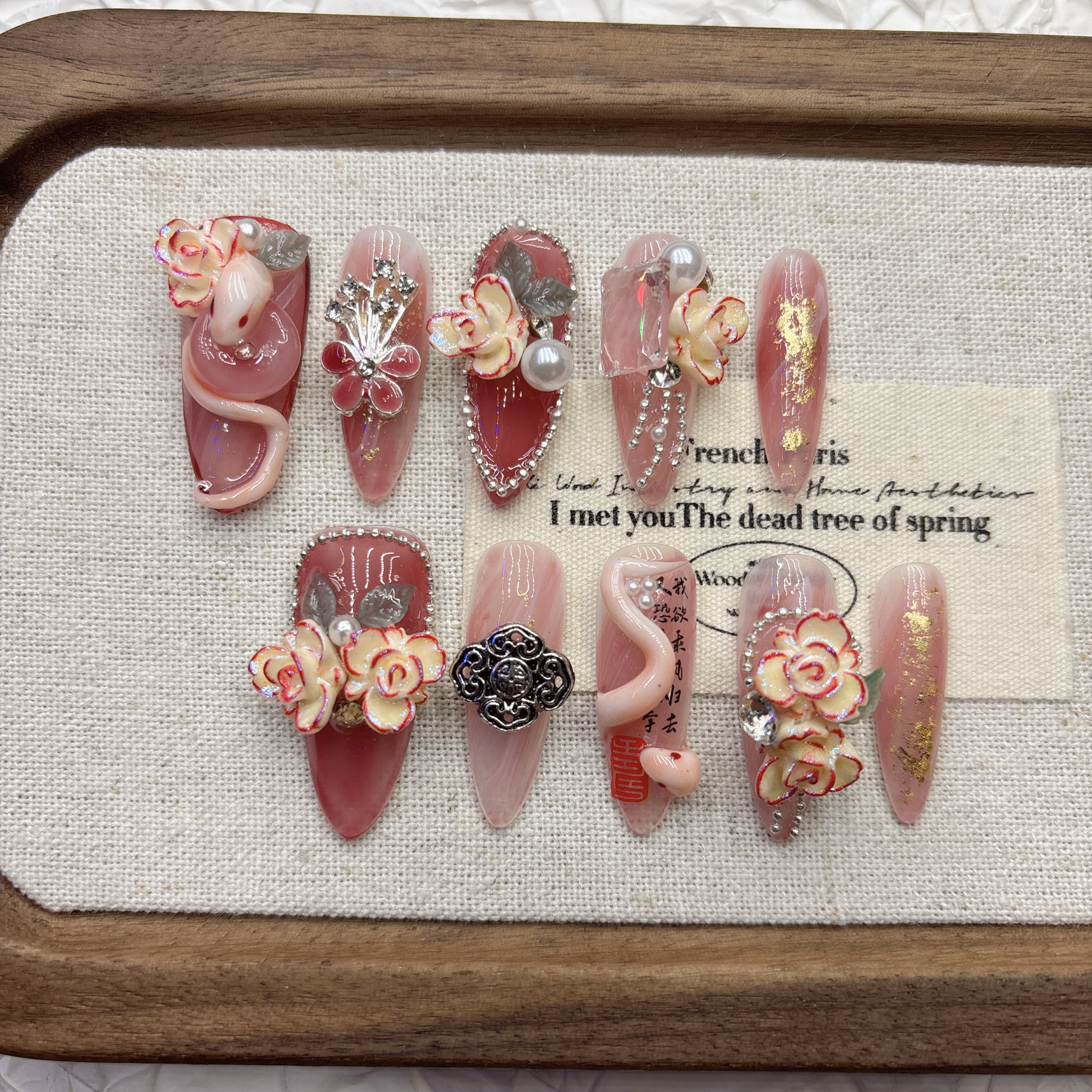 Pure handmade armor, national style, pink series, small snake heavy industry, European and American style, advanced sense of 2026 New Year's Internet celebrity explosion — wholesale press on nails detail view 4