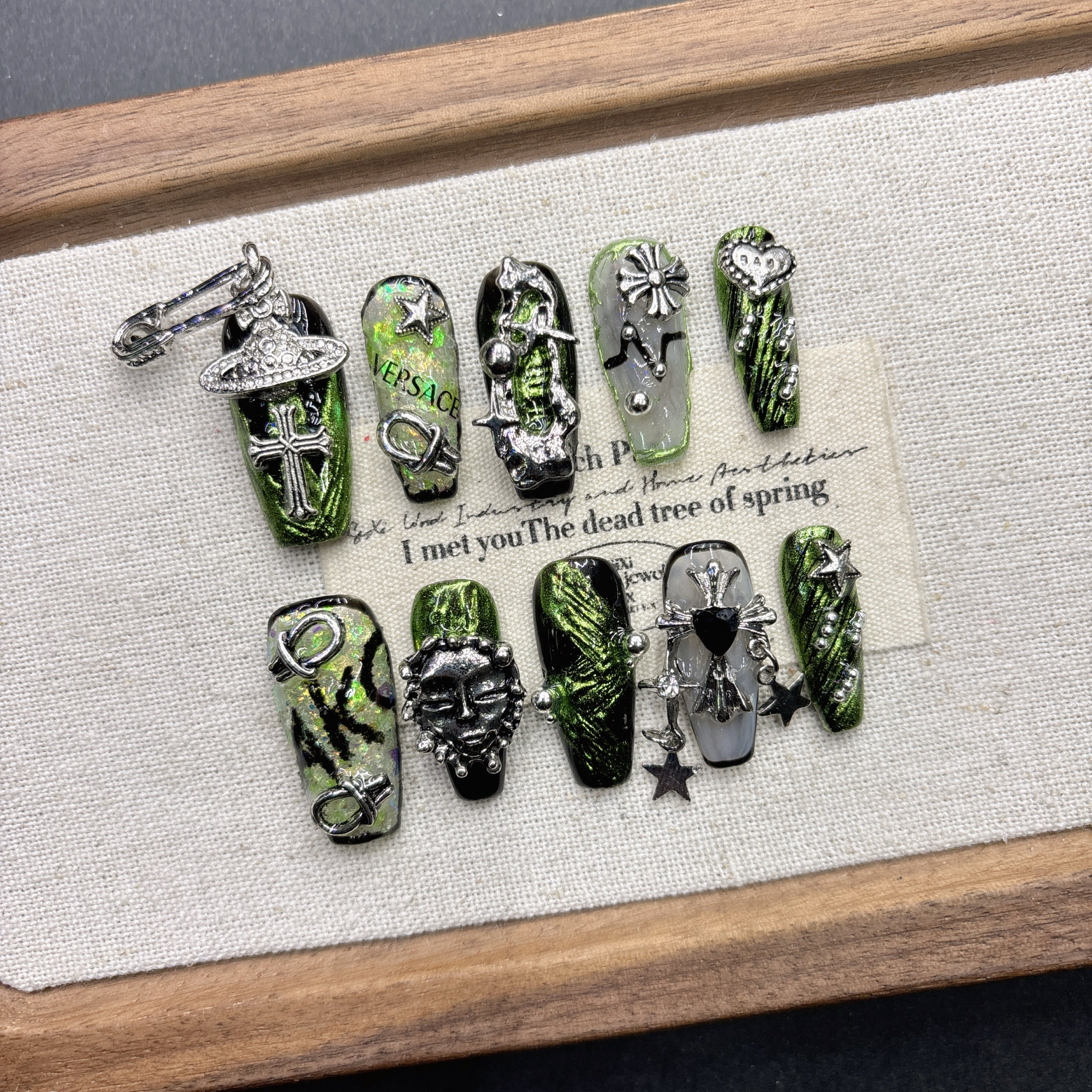 Green Spice Girl Cool Handsome Handmade Nail Wear Advanced White Nail Art European and American Style Fashion 2026 New Year Medium and Long — wholesale press on nails detail view 3