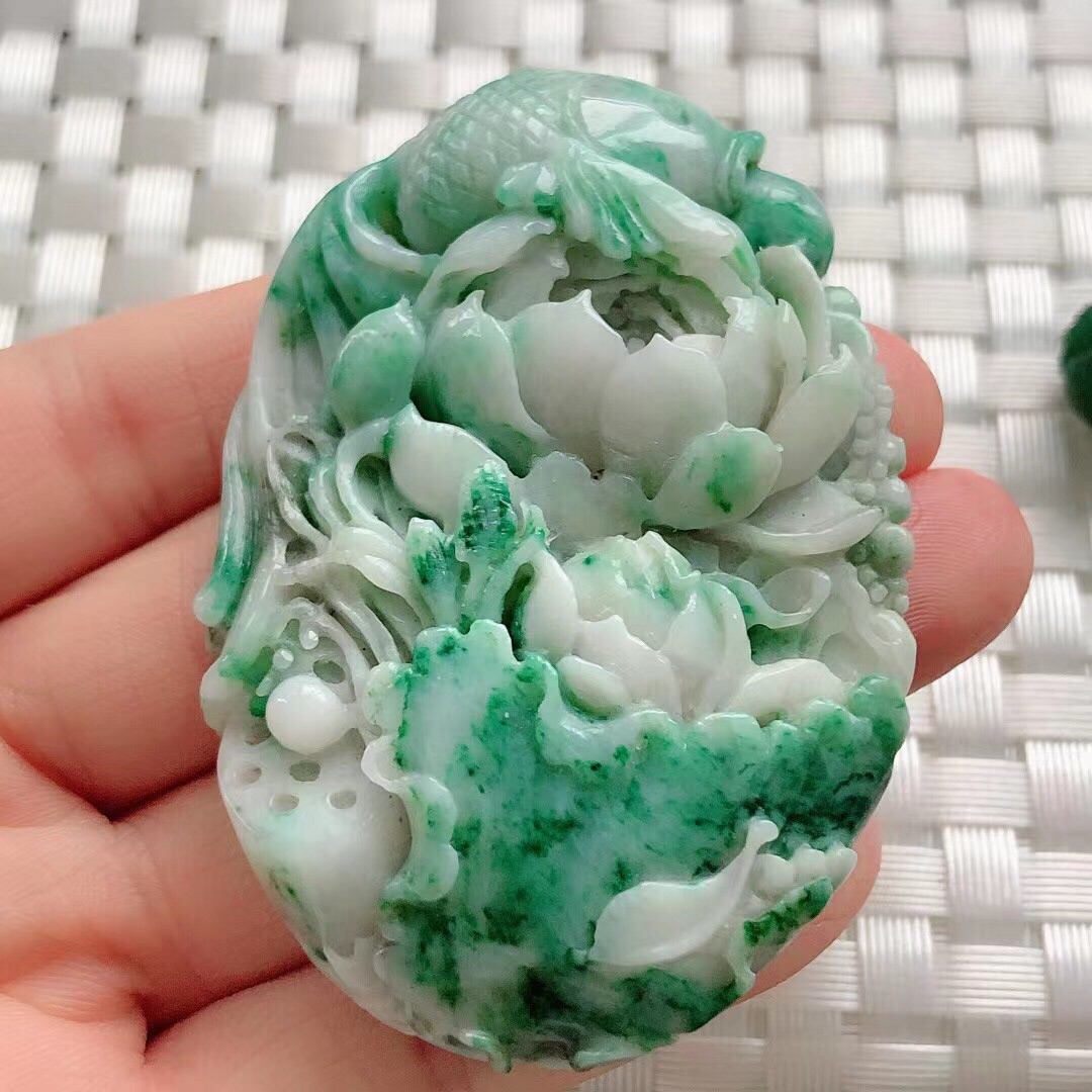 Day cuddling natural jade unique jade daytime Blue full green Mood Lotus Fish Pendant Pendant Female gift Gift Sweater